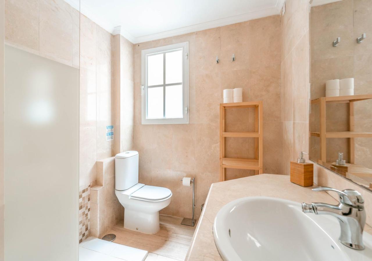 Gran Apartamento De 3 Habitaciones Junto A La Catedral Malaga Exterior photo