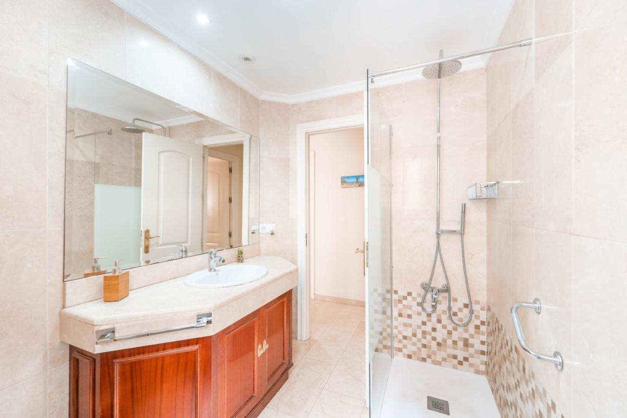 Gran Apartamento De 3 Habitaciones Junto A La Catedral Malaga Exterior photo