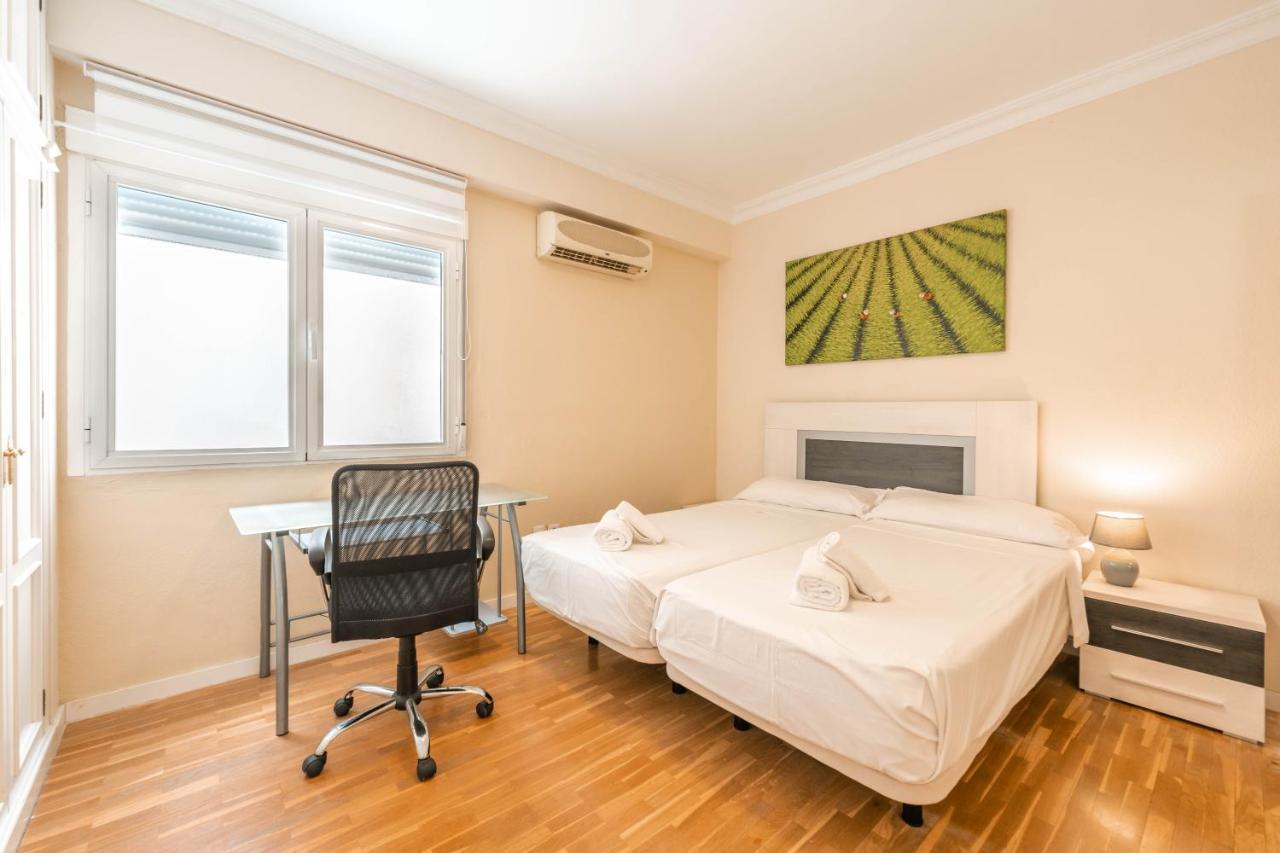 Gran Apartamento De 3 Habitaciones Junto A La Catedral Malaga Exterior photo